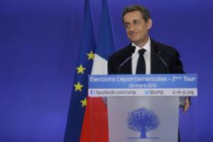 Sarkozy affonda la sinistra e blocca l'avanzata della Le Pen