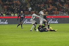 Inter 1 - Tommasi 1. Non bello il gioco dei nerazzurri, ma mancano un goal regolare annullato e un rigore nettissimo su Botta