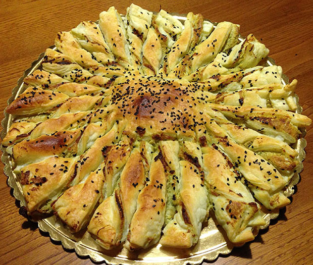 Girasole di pasta sfoglia con pesto e robiola