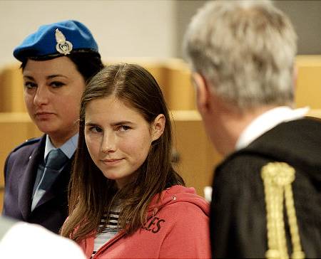 Amanda Knox libera di tornarsene negli USA.