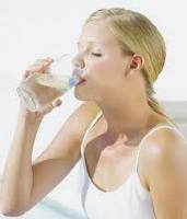 Uno studio dell'Università di Barcellona sostiene che bere acqua mantiene buona la memoria