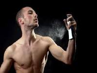 Il profumo a qualsiasi età. Da uno studio pubblicato su PloS One, gli anziani hanno l'odore meno sgradevole