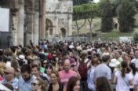 Che orrore quelle mandrie di visitatori nelle città d'arte, riscopriamole in piccola compagnia