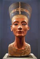 Nefertiti, «la bella che arriva»:la grande regina egiziana