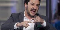 Azzurra confusione, Salvini goleador Berlusconi centravanti e capitano, anzi no. La Ue ci fa assumere tutti gli insegnanti precari