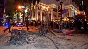 Strage a Bangkok: una bomba, in pieno centro della città, causa la morte di 22 persone e 123 feriti