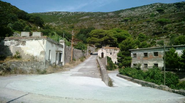 Capraia: una perla dell’arcipelago toscano. Con il mistero di un carcere che creava ricchezza  ma ….