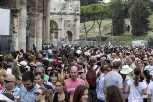 Che orrore quelle mandrie di visitatori nelle città d'arte, riscopriamole in piccola compagnia