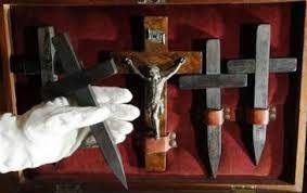 Madre uccide due dei suoi figli mentre pratica un esorcismo