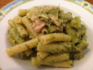 Pasta al pesto e tonno