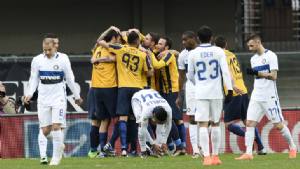 Inter, l'incubo continua. Pareggia 3 a 3 a Verona e domenica se la gioca a Firenze per il terzo posto