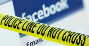 La madre le ordina di chiudere l'account di Facebook e lei si uccide