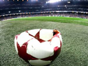 SOS calcio Italia, il nostro pallone è bucato e occorre una grande pezza per aggiustarlo