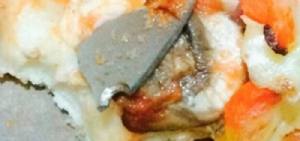 Trovata, da una giovane inglese, una punta di coltello nella sua pizza