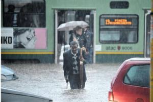 Dopo la siccità gli allagamenti. Roma sott'acqua 