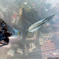 Due giovani russi scalano il secondo edificio più alto del mondo