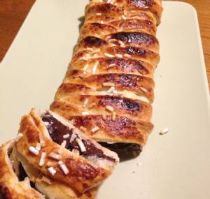 Treccia di Pasta sfoglia e tavoletta di cioccolato